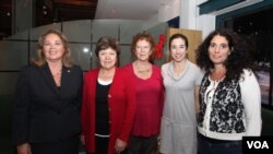 La embajadora Vilma Martínez junto a las representantes de las organizaciones beneficiadas.