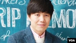 한국에서 웹툰 '로동심문'을 연재하는 북한 출신 만화가 최성국 씨.