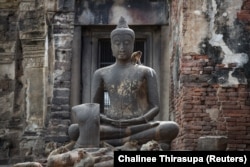 FILE - Long-tailed macaques are seen at Phra Prang Sam Yot temple, as officials start capturing monkeys in Lopburi, Thailand, June 5, 2024. ( REUTERS/Chalinee Thirasupa)