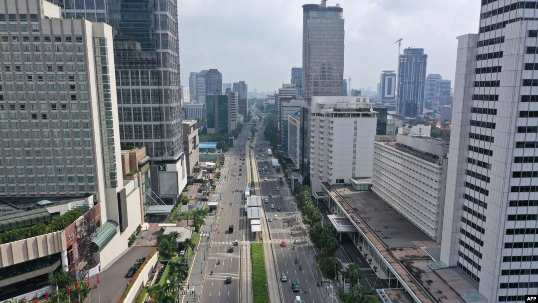 Foto Jalan Thamrin, Jakarta di tengah pandemi corona, 14 April 2020. (Foto: dok).
