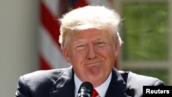 President Donald Trump pauses as he announces his decision that the United States will withdraw from the landmark Paris Agreement, in the Rose Garden of the White House in Washington, June 1, 2017. 