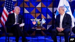 조 바이든(왼쪽) 미국 대통령과 베냐민 네타냐후 이스라엘 총리가 지난해 10월 텔아비브에서 회동하고 있다. (자료사진)