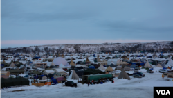 Thousands of people have camped on tribal land near the Standing Rock Sioux Reservation in North Dakota in protest of the Dakota Access oil pipeline. (E. Sarai/VOA news)