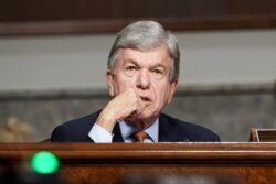 ARCHIVO -El senador republicano Roy Blunt, de Missouri, durante audiencia del Comité de Seguridad Nacional y Asuntos Gubernamentales sobre el ataque del 6 de enero de 2021 contra el Capitolio en Washington, Estados Unidos, el 3 de marzo de 2021.