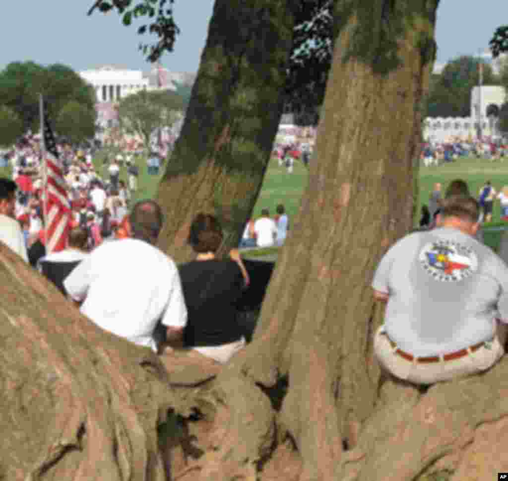 Hundreds of thousands of people stretched along the Mall to listen to speeches during the "Restoring Honor" rally.
