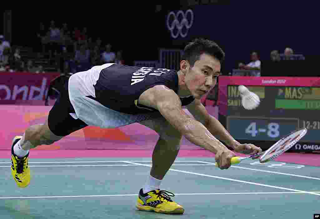 Lee Chong Wei, de Malasia, en su encuentro de badminton contra Simon Santoso, de Indonesia.