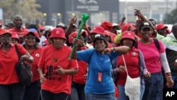 Civil servants on strike to protest for better salary increases take to the streets of Johannesburg, 19 Aug 2010