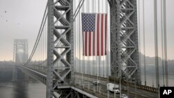 Los congestionamientos fueron causados al reducir el número de carriles habilitados en el nivel superior del puente durante la hora de mayor tráfico.