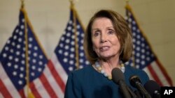 Nancy Pelosi, ketua minoritas DPR AS dari Partai Demokrat, berhasil mempertahankan posisinya (foto: dok).