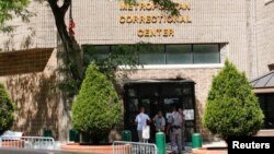 제프리 엡스틴이 사망한 뉴욕 맨해튼의 메트로폴리탄 교도소.