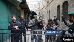 Polisi Israel melakukan pengamanan ketat kota tua Yerusalem dan melarang wartawan memasuki tempat-tempat tertentu (foto: dok). 