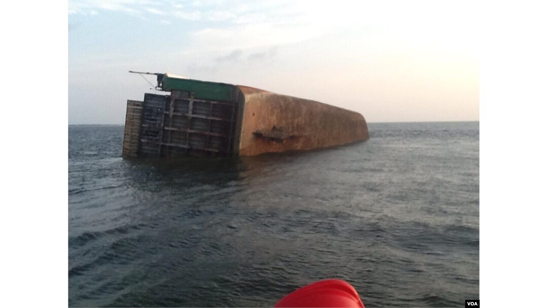 Navio afunda ao largo da costa de Cabinda, 16 de Maio 2014