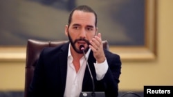 El presidente de El Salvador, Nayib Bukele, advirtió que los pandilleros "están jugando con fuego y se van a quemar". 