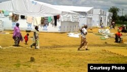 About a thousand Nigerian refugees are living at the refugee camp in Minawao about 130 km east of the border. (Photo: Ntaryike Divine Jr. / VOA)