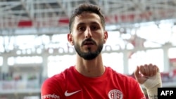 FILE - This handout photograph taken and released by Turkish news agency DHA shows Antalyaspor's Israeli forward Sagiv Jehezkel displaying a bandage on his wrist reading "100 days. 07/10" after scoring a goal during Turkish Super league match in Antalya on January 14, 2024.