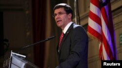 El Secretario de Defensa de EE.UU., Mark Esper, habla durante un evento en Bruselas, Bélgica, el 24 de octubre de 2019.