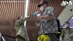 Հավայիում Ազգային գվարդիայի անդամները աջակցել են շտապօգնության աշխատակիցներին՝ չափելով ժամանող ուղևորների ջերմությունը