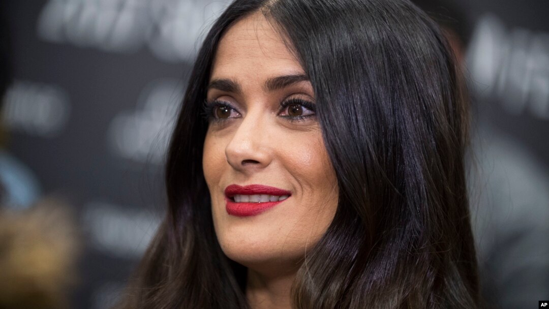 Salma Hayek se luce en "The Hummingbird Project" donde comparte honores con Alexander Skarsgard. En la gráfica, la actriz durante la premiere de la cinta "Beatriz at dinner" en el Festival Sundance de Park City, Utah. 23/1/17. Foto: Arthur Mola/Invision/AP.