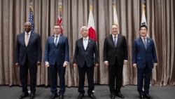 Pertemuan Menteri Pertahanan di Vientiane, Laos, Kamis, 21 November 2024. Dari kiri: Lloyd Austin (Amerika Serikat), Pat Conroy (Australia), Nakatani (Jepang), Gilberto C. Teodoro Jr. (Filipina), dan Kim Yong Hyun (Korea Selatan). (Kementerian Pertahanan Korea Selatan via AP).