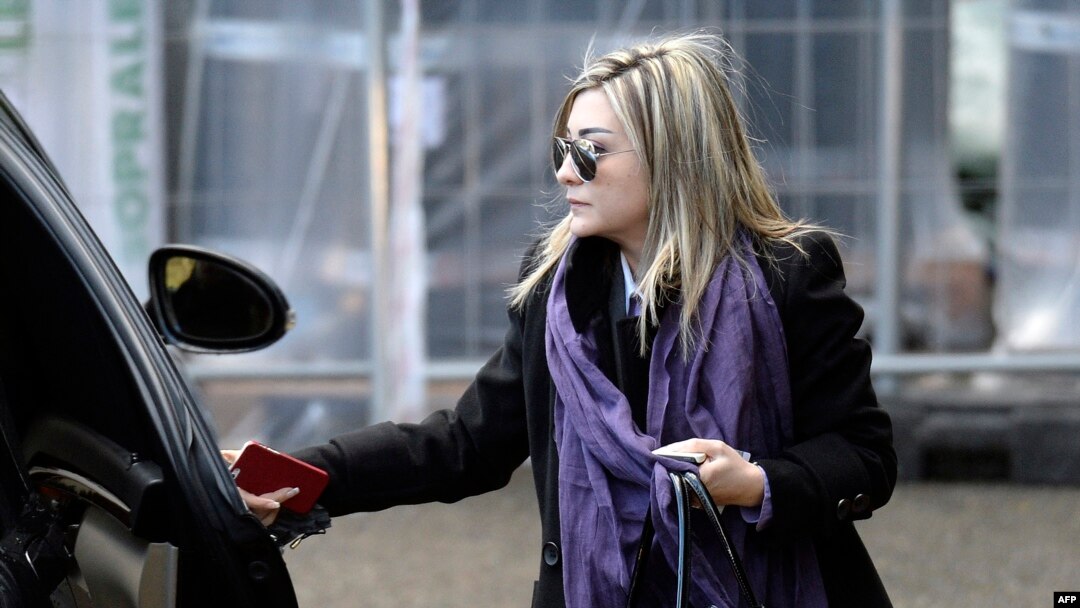 (FILES) Luna Chebel (Shibl), a member of the Syrian government delegation arrives to meet UN-Arab League envoy for Syria Lakhdar Brahimi on January 24, 2014 at the "Geneva II" peace talks in Geneva.