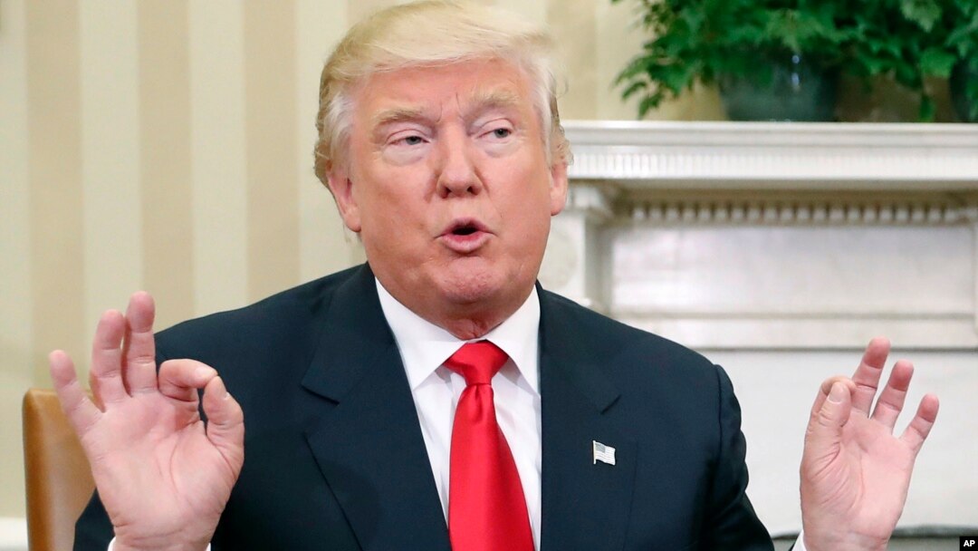 Tư liệu- Tổng thống Donald Trump trong cuộc gặp gỡ đầu tiên với cựu Tổng thống Barack Obama, ngày 10 tháng 11 năm 2016. 