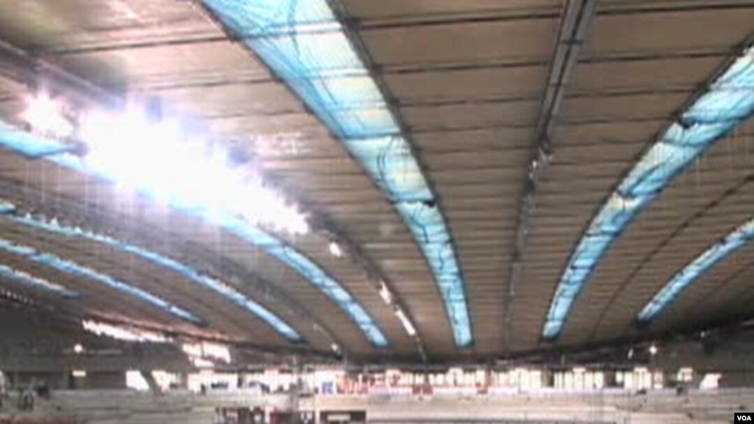 Lintasan sepeda (velodrome) sedang dibangun untuk Olimpiade London 2012.