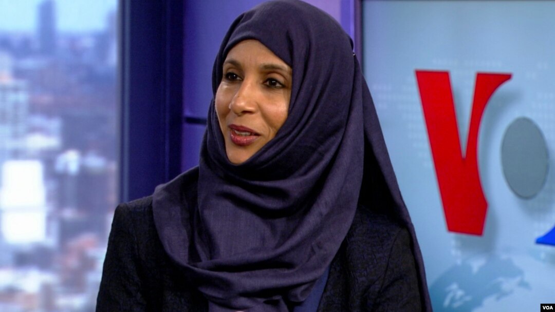 Nusrat Qadir Chaudhry, juru bicara nasional bagi Komunitas Muslim Ahmadiyah di Amerika. (R. Taylor/VOA)