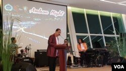 Wali Kota Ambon Richard Louhanapessy saat acara Ambon Night di Kantin Diplomasi Kementerian Luar Negeri di Jakarta, Kamis, 25 Juli 2019. (Foto: Fathiyah Wardah/VOA)