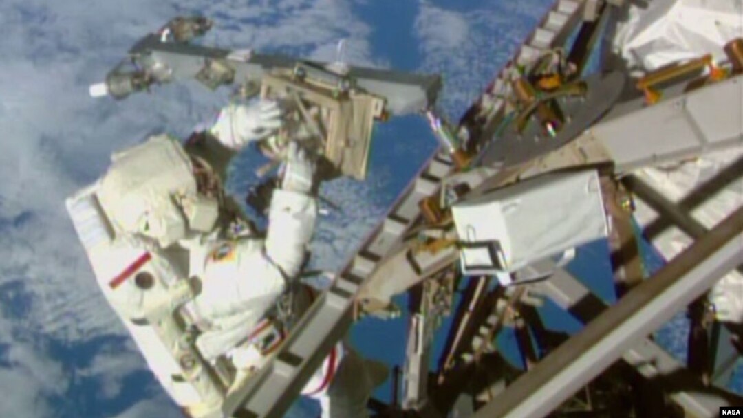 Astronaut Terry Virts completes boom and antenna installation work on the Port 3 Truss, March 1, 2015. (Credit: NASA TV)