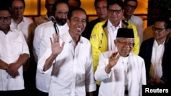 Pasangan Capres Joko Widodo dan Cawapres Ma'ruf Amin bersama koalisi pendukungnya di Jakarta (17/4). 