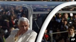 Pope Benedict XVI waves as he is driven through the crowd in St. Peter's Square during a pep rally for Catholic youths, at the Vatican, 30 Oct 2010