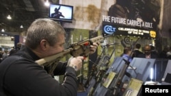 Según un funcionario del departamento de Estado el pacto también reduciría el riesgo de que las transferencias internacionales de armas convencionales sean usadas para llevar a cabo los peores crímenes.