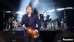 ARCHIVO: Paul McCartney durante un concierto en Inglewood, California, el 13 de mayo de 2022.