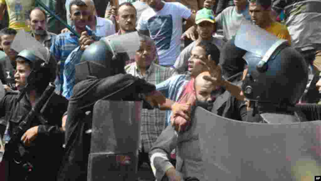 Egyptians evacuate a wounded man during clashes between security forces and supporters of Egypt's ousted President Morsi, Aug. 16, 2013.