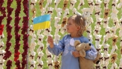 Інсталяцію із 20 тисячами білих ведмедиків, які представляють 20 тисяч українських дітей, які були насильно переміщені до Росії було створено у партнерстві із Американською коаліцією за Україну та компанією Meest. Її представили у дев'яти містах США та Канади.