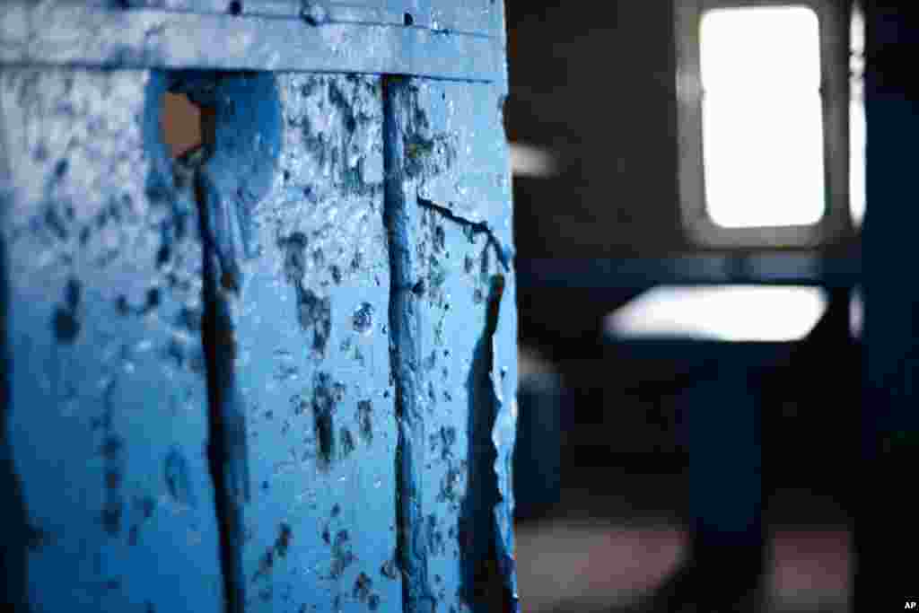 Cells at Perm-36 are bare and cold. (Yuli Weeks/VOA)