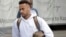 Neymar quitte l'hôtel pour monter à bord d'un bus en direction de l'aéroport de Kazan, Russie, 7 juillet 2018. (AP Photo/Andre Penner)