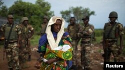 Le 18 mai, 100 soldats et 6 officiers sont entrés dans la ville qui vit sous la coupe de trois groupes issus de l'ex-rébellion de la Séléka et de milices anti-balaka.