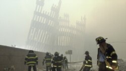 کارمەندانی فریاکەوتن و ئاگرکوژێنەرەوە لە نێوەندی بازرگانی جیهانی لە نیویۆرک، 11 ی سپتەمبەری 2001