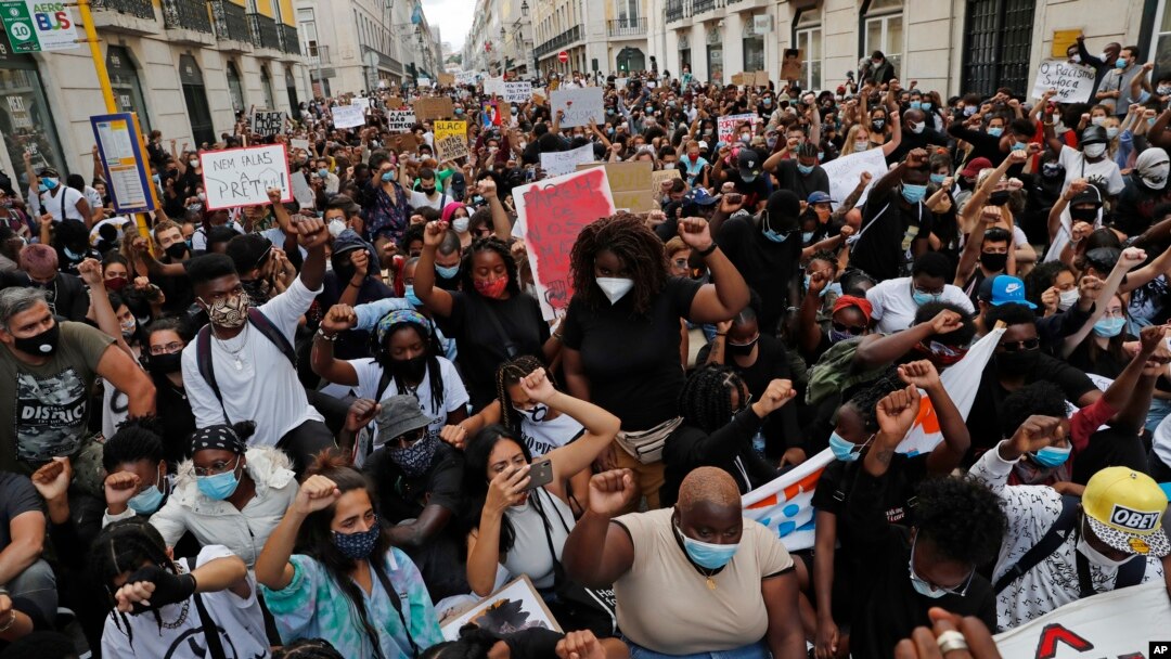 Puluhan ribu guru dan staf sekolah berunjuk rasa di Ibu Kota Portugal, Lisbon. (Foto: Ilustrasi/AP)