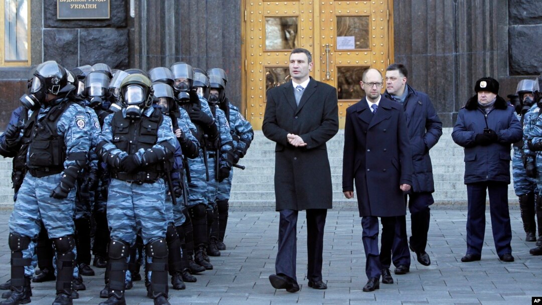 Lawmaker and chairman of the Ukrainian opposition party Udar (Punch), Vitaly Klitschko, centre left, walks with Arseniy Yatsenyuk, centre, and Oleg Tyagnibok, centre right, as they could not get entry into a government building, Nov. 27, 2013.