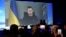 Presiden Ukraina Volodymyr Zelenskyy terlihat di layar saat menyampaikan pidato pada pembukaan Konferensi Nasional Masyarakat dan Pertahanan, di Salen, Swedia 7 Januari 2024.