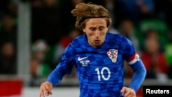 Luka Modric en acton lors d'un match entre la Hongrie et la Croatie, Budapest, le 26 mars 2016