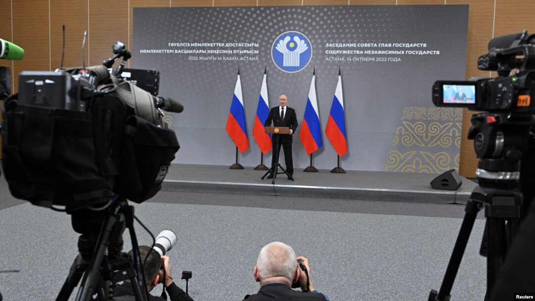 Владимир Путин на пресс-конференции по итогам саммита лидеров Содружества Независимых Государств (СНГ) в Астане, Казахстан, 14 октября 2022 года