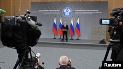 Владимир Путин на пресс-конференции по итогам саммита лидеров Содружества Независимых Государств (СНГ) в Астане, Казахстан, 14 октября 2022 года