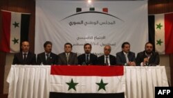 Члены сирийской оппозиции на совещании в Стамбуле