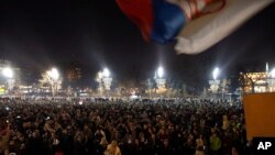 Građani okupljeni tokom 11. protesta protiv vlasti, pod nazivom "Stop krvavim košuljama", u Beogradu, 16. februara 2019.