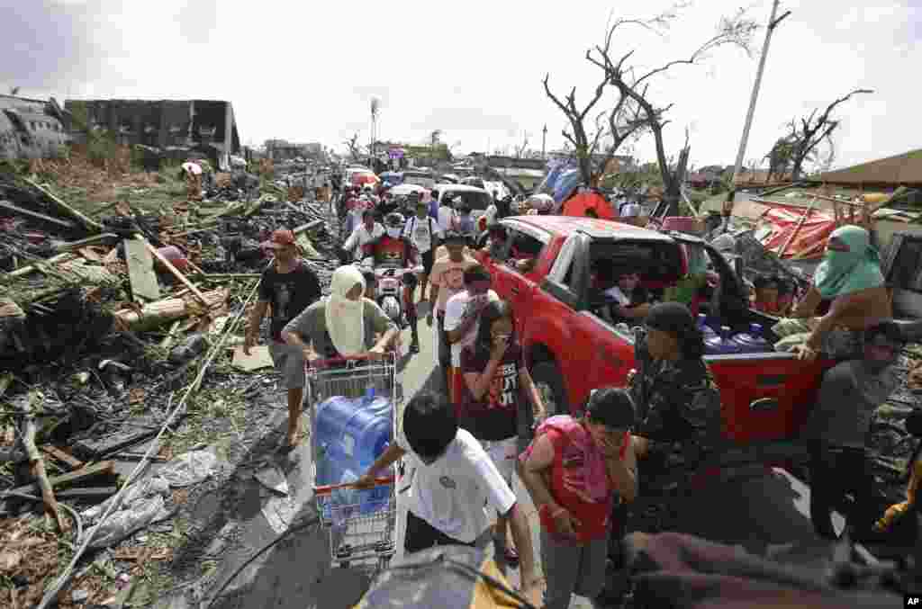 Survivors fill the streets as they line up to get supplies in Tacloban city, Leyte province, central Philippines, Nov. 11, 2013.