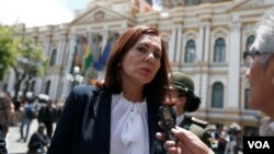 La ministra de Exteriores del gobierno transitorio de Bolivia, Karen Longaric, dijo que mantienen orden de detención contra dos exministros de Evo Morales por varios delitos graves.