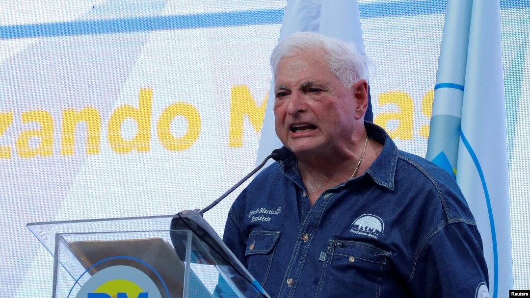 ARCHIVO - El expresidente de Panamá, Ricardo Martinelli, habla durante el evento de inicio de su campaña presidencial de 2024, en Ciudad de Panamá, el 3 de febrero de 2024.